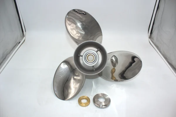 Johnson Evinrude 14 1/2x17 Stainless Steel Propeller Replacement 3 Blade 15 Tooth LH 150-300HP Outboard Propeller