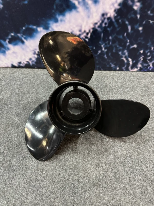 Yamaha Replacement 13 3/4x15 Aluminum Interchangeable Propeller 3 Blade 15 Tooth RH 50-130HP